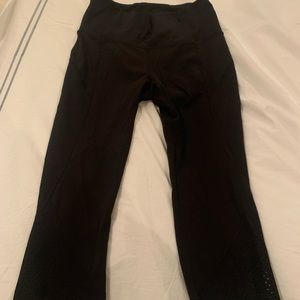 Lululemon black cropped pants